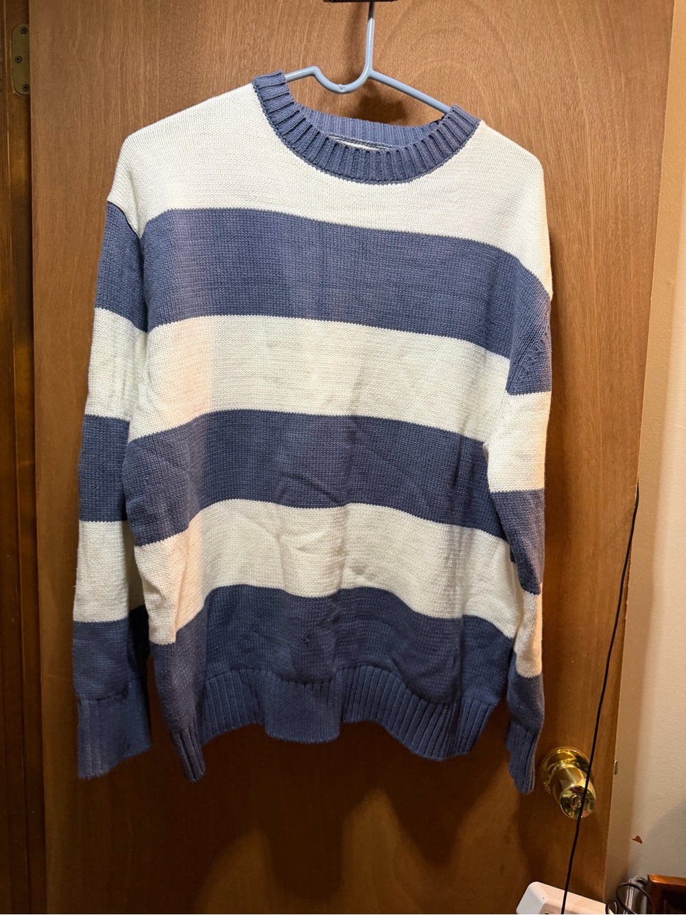 Jessica Simpson Womenโs Large Blue White Striped Knit Crewneck Sweater